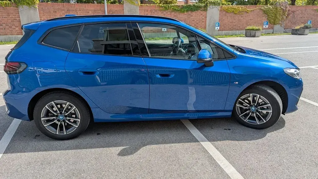Gebraucht BMW 225 Comfort Edition 245 PS (180 kW) 2025 Blau Van / Kleinbus