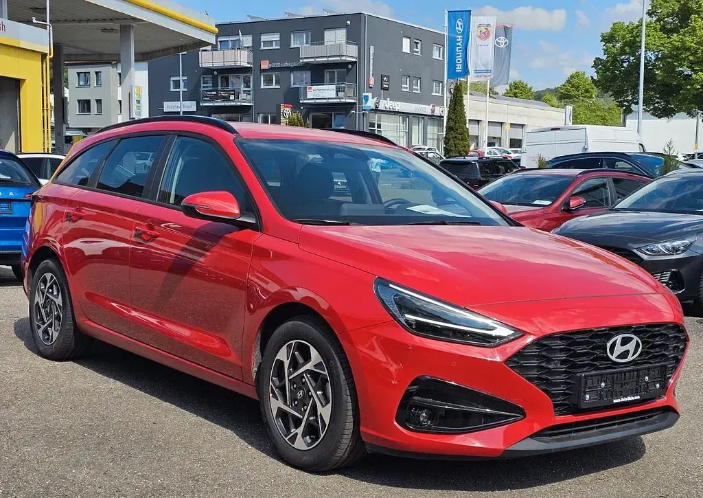 Gebraucht Hyundai i30 140 PS (102 kW) 2025 Rot Limousine