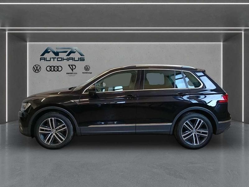 Second-hand VW Tiguan Highline 220 CP (161 kW) 2017 Negru SUV