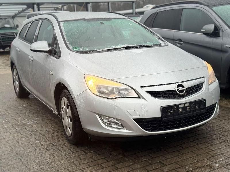 Gebraucht Opel Astra Design Edition 140 PS (102 kW) 2011 Silber Kombi