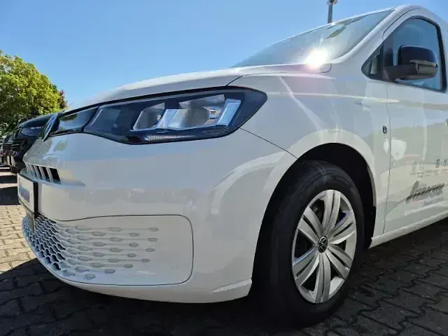 Gebraucht VW Caddy Basis 114 PS (83 kW) 2023 Weiss Van / Kleinbus