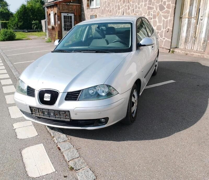 Silber Gebraucht 2004 Seat Cordoba Limousine | 1.899 € (Fairer Preis) - Bild 1/4