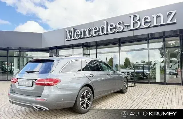 Gebraucht Mercedes E220 Avantgarde 194 PS (142 kW) 2022 Grau Limousine