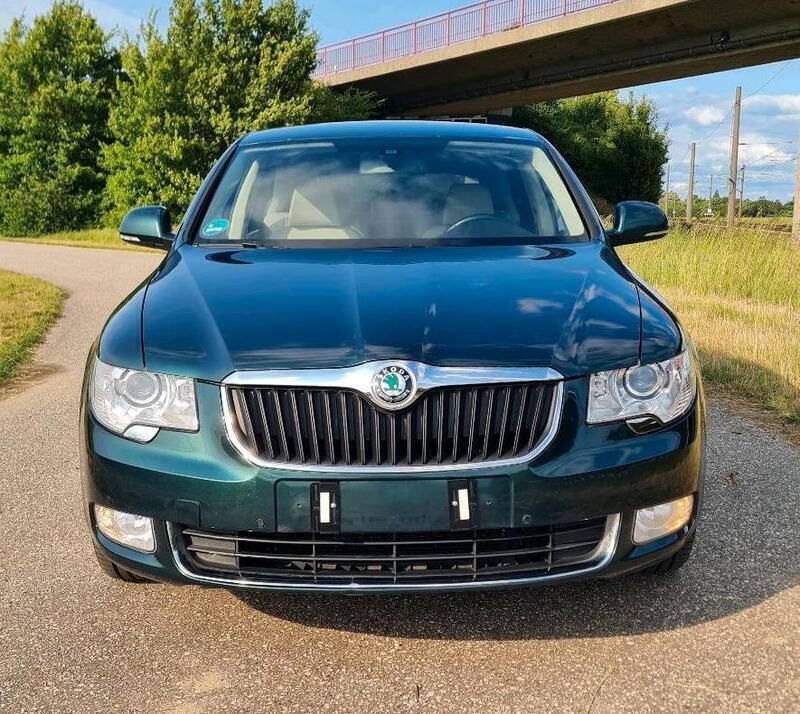 Grün Gebraucht 2010 Skoda Superb Elegance Limousine | 7.950 € (Fairer Preis) - Bild 1/4