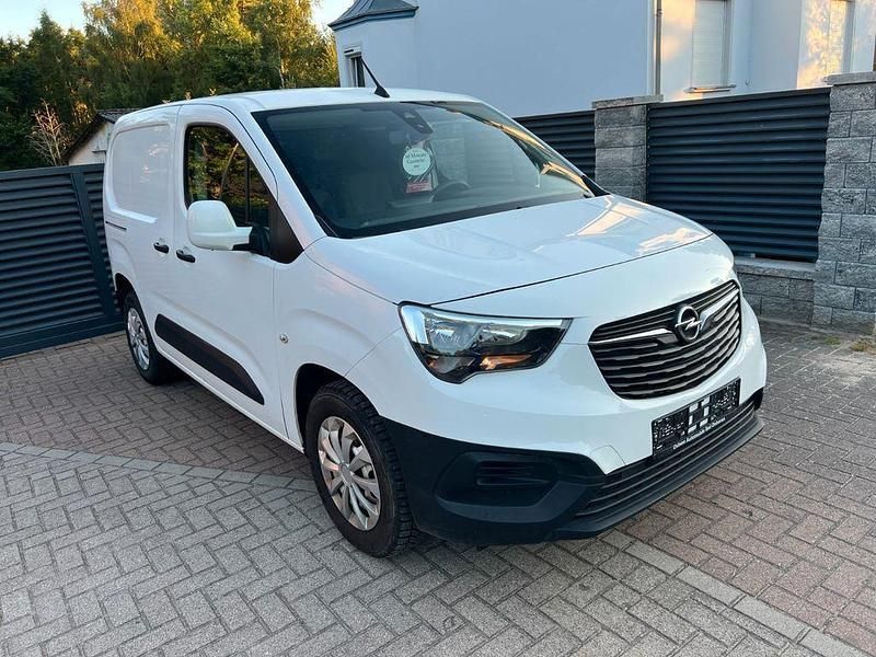 Weiß Gebraucht 2020 Opel Combo Edition Van / Kleinbus | 12.999 € - Bild 1/4