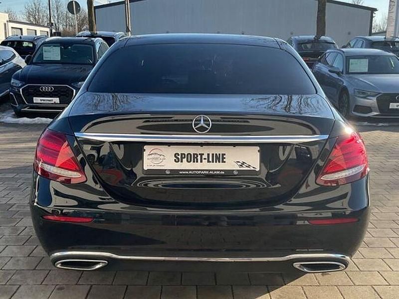 Gebraucht Mercedes E220 194 PS (142 kW) 2019 Schwarz Limousine