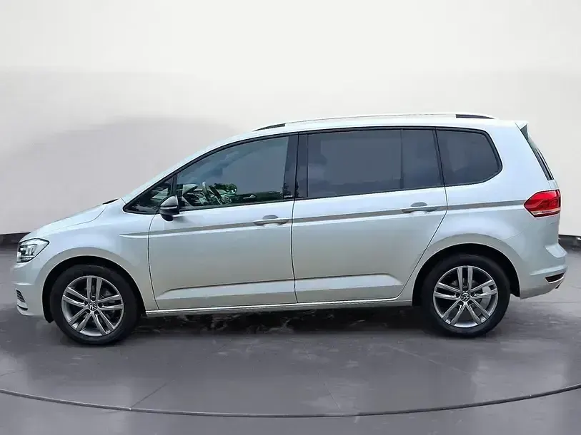 Używany VW Touran Active 150 KM (110 kW) 2021 Srebrny Minivan