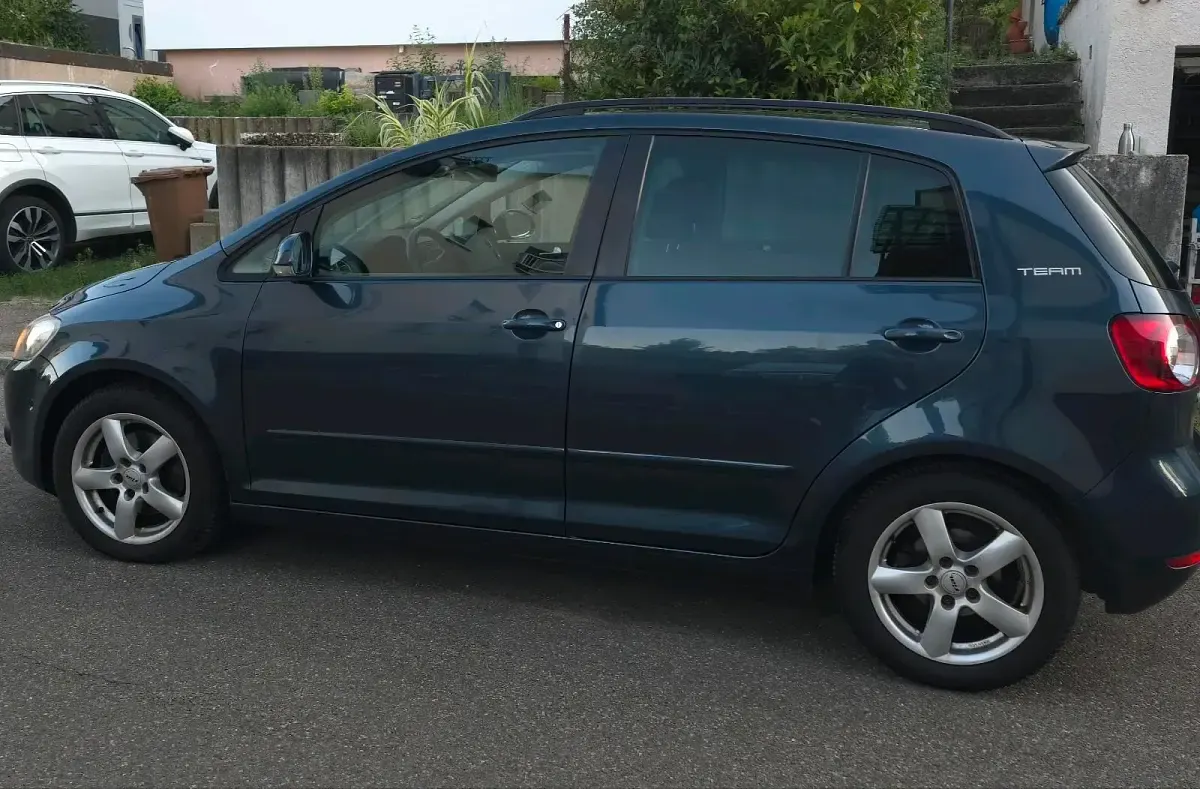 Gebraucht VW Golf Plus Cross 122 PS (89 kW) 2010 Blau Kombi