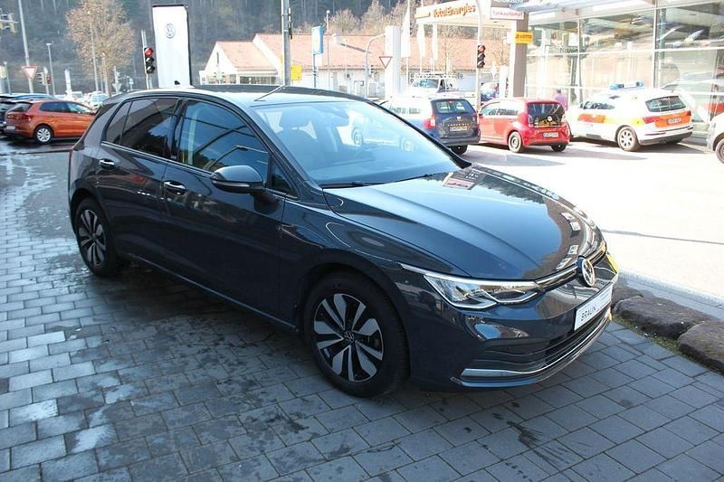 Gebraucht VW Golf VIII Move 131 PS (96 kW) 2024 Grau Limousine