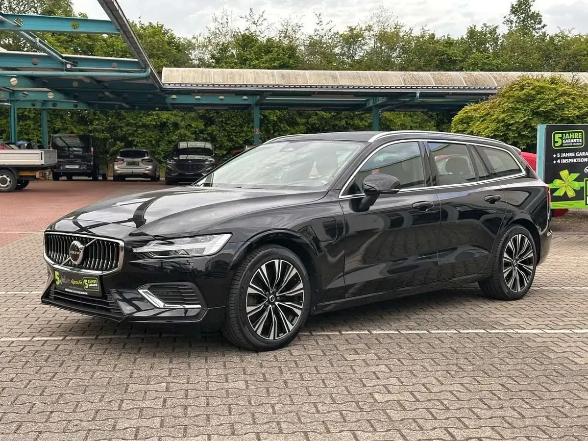 Gebraucht Volvo V60 Plus 455 PS (334 kW) 2023 Onyx black (metallic) Kombi