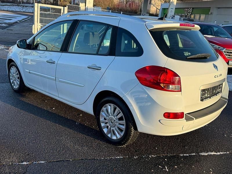 Gebraucht Renault Clio II Dynamique 101 PS (74 kW) 2009 Weiß Limousine