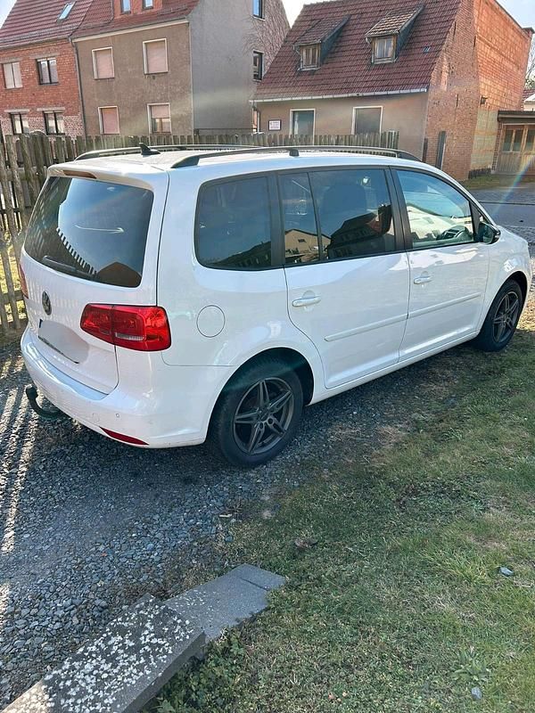 Gebraucht VW Touran 105 PS (77 kW) 2012 Weiß Van / Kleinbus