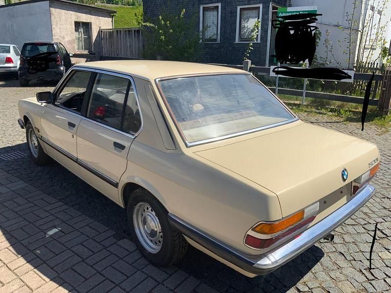 Gebraucht BMW 520 125 PS (91 kW) 1982 Beige Limousine
