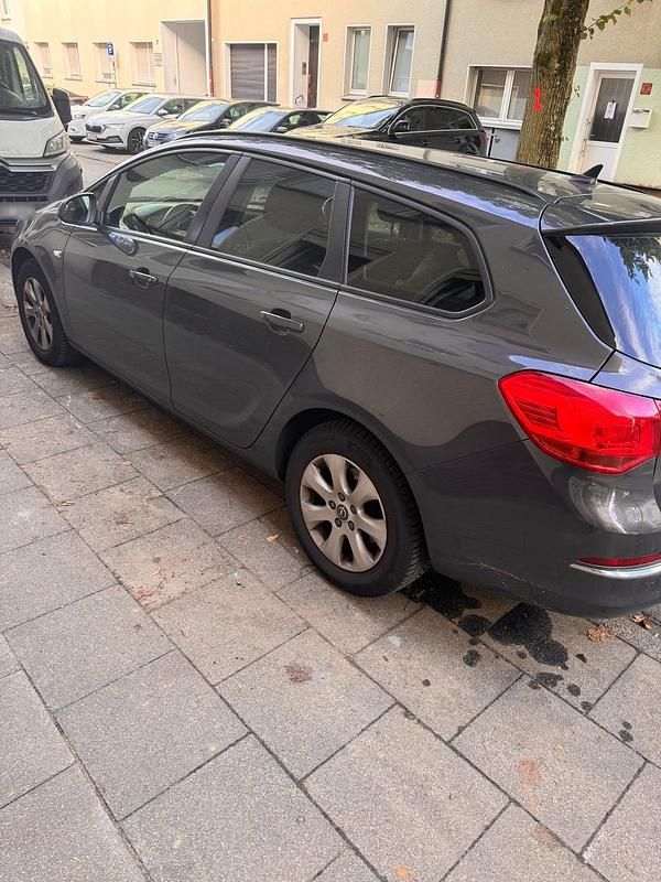 Gebraucht Opel Astra 136 PS (100 kW) 2014 Rot Kombi