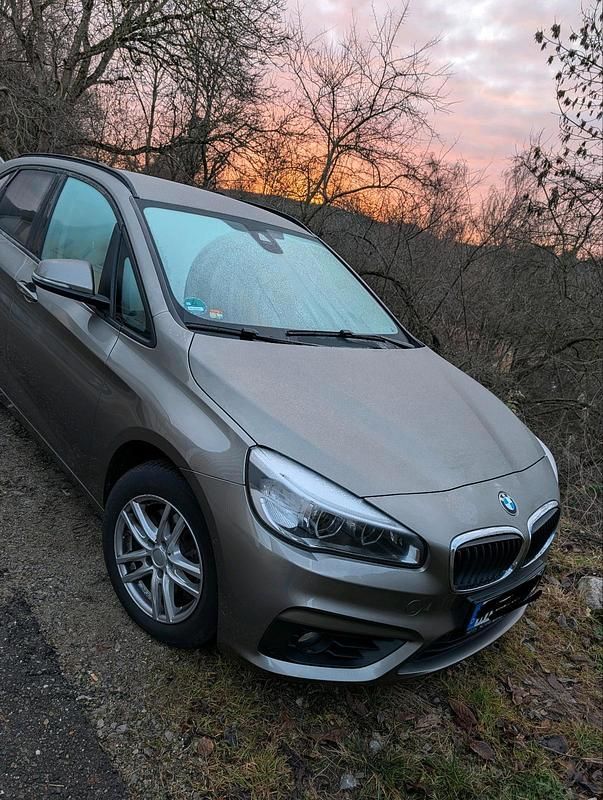 Grau Gebraucht 2017 BMW 220 Active Tourer Van / Kleinbus | 14.500 € (Superpreis) - Bild 1/4
