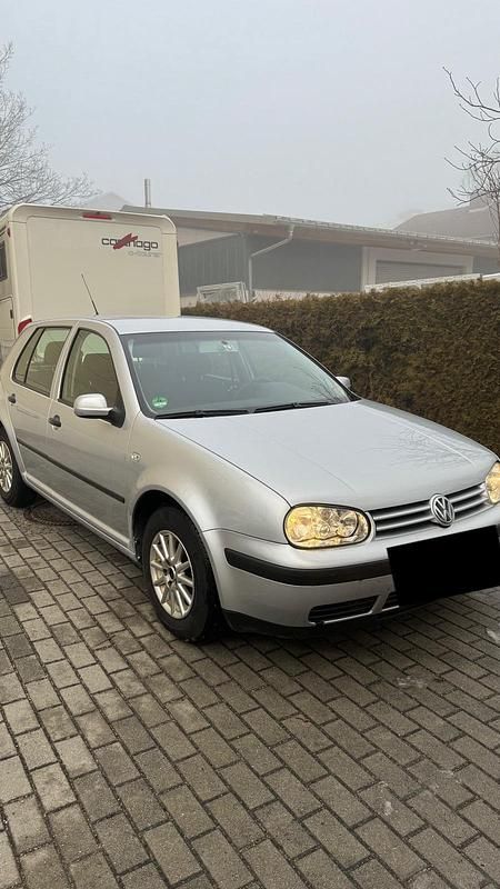 Gebraucht VW Golf IV 106 PS (77 kW) 2003 Silber Kleinwagen