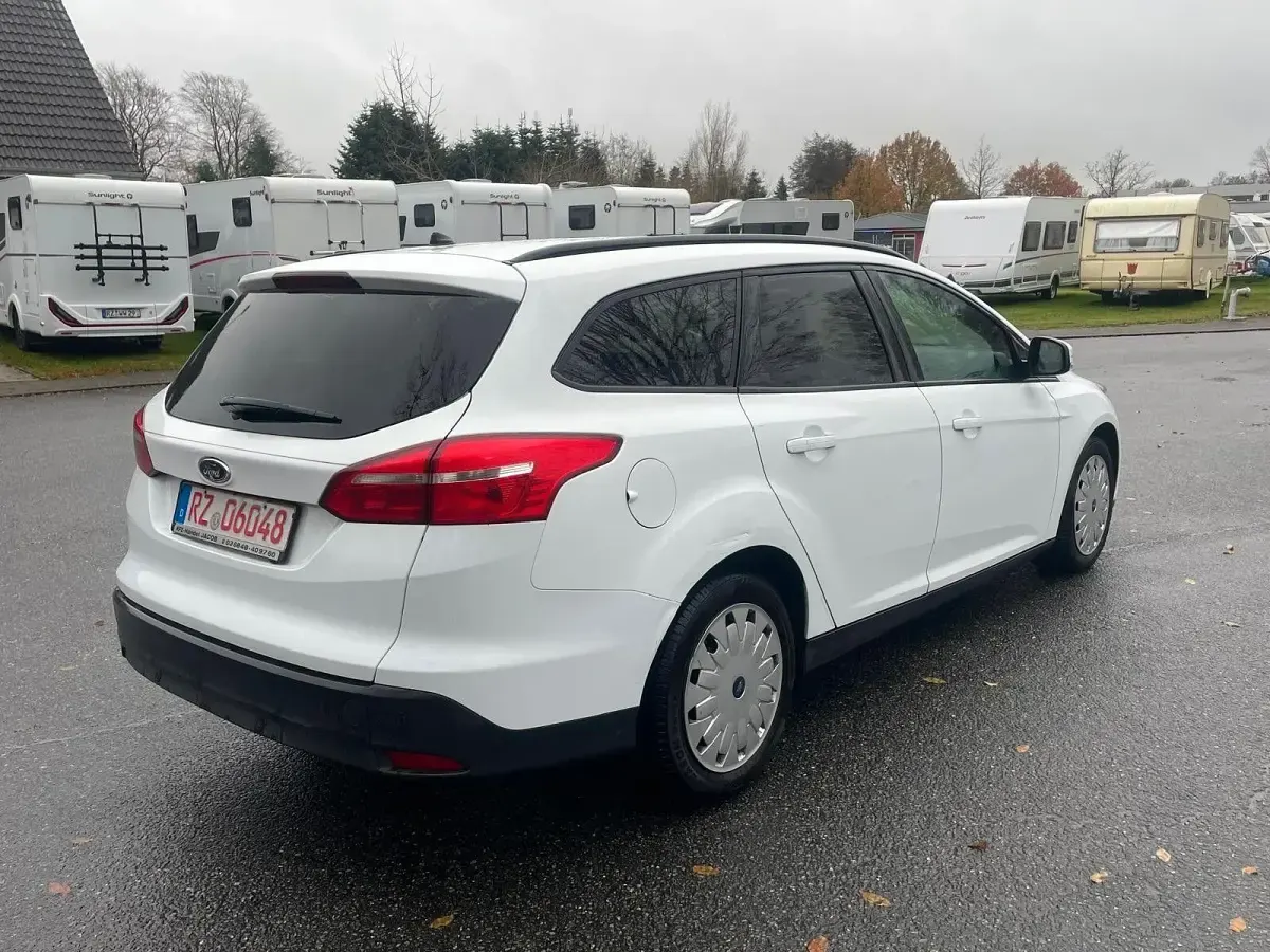 Gebraucht Ford Focus 105 PS (77 kW) 2015 Weiß Kombi