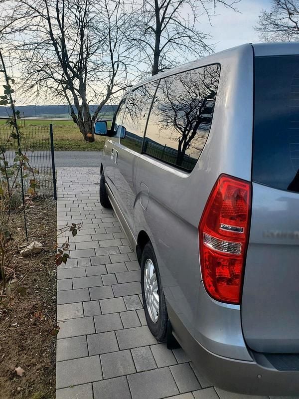 Gebraucht Hyundai H-1 170 PS (125 kW) 2016 Grau Van / Kleinbus