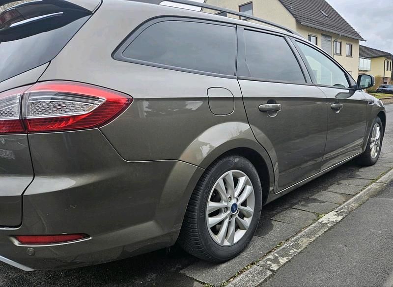 Gebraucht Ford Mondeo 160 PS (117 kW) 2012 Grün Kombi