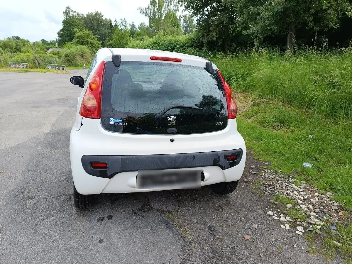Gebraucht Peugeot 107 68 PS (50 kW) 2010 Weiß Kleinwagen