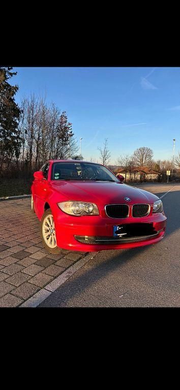 Gebraucht BMW 116 122 PS (89 kW) 2009 Rot Kleinwagen