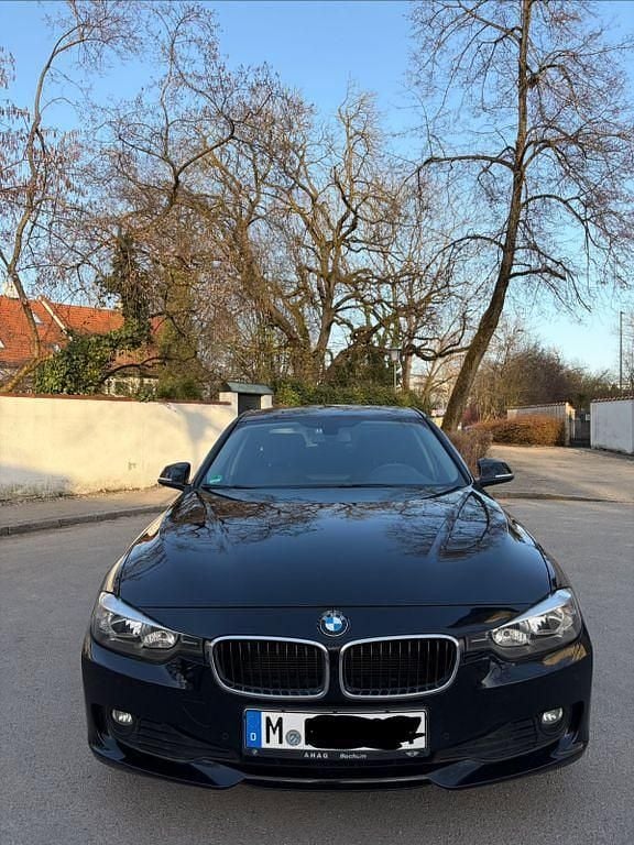 Gebraucht BMW 318 143 PS (105 kW) 2013 Schwarz Limousine