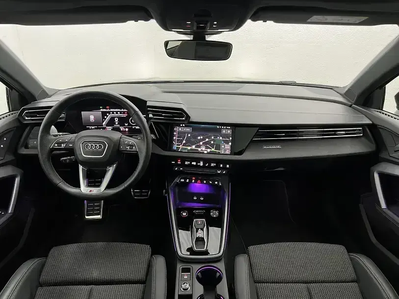 Gebraucht Audi S3 Ambiente 333 PS (244 kW) 2024 Distriktgrün (metallic) Limousine