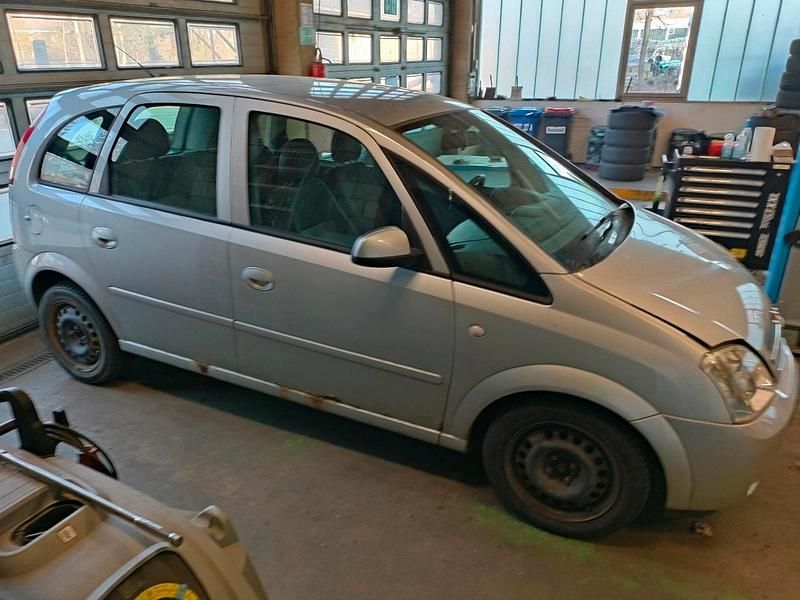Gebraucht Opel Meriva 90 PS (66 kW) 2005 Silber Van / Kleinbus