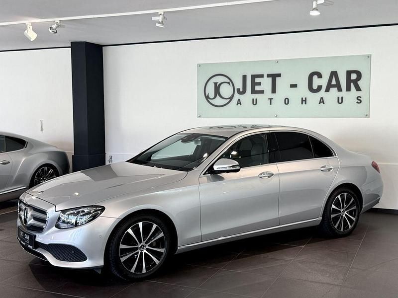 Silber Gebraucht 2018 Mercedes E220 Avantgarde Limousine | 27.900 € (Guter Preis) - Bild 1/4