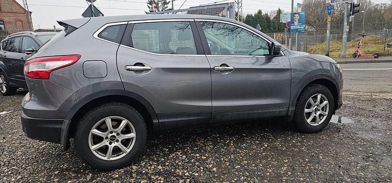 Gebraucht Nissan Qashqai 116 PS (85 kW) 2015 Grau SUV