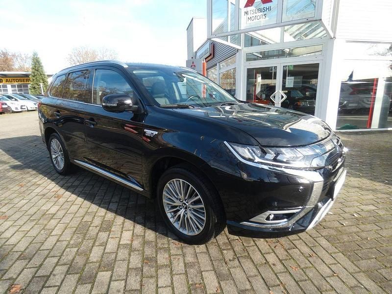 Schwarz Gebraucht 2020 Mitsubishi Outlander P-HEV Plus SUV | 23.490 € (Fairer Preis) - Bild 1/4
