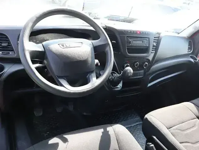 Second-hand Iveco Daily 135 CP (99 kW) 2016 Roșu