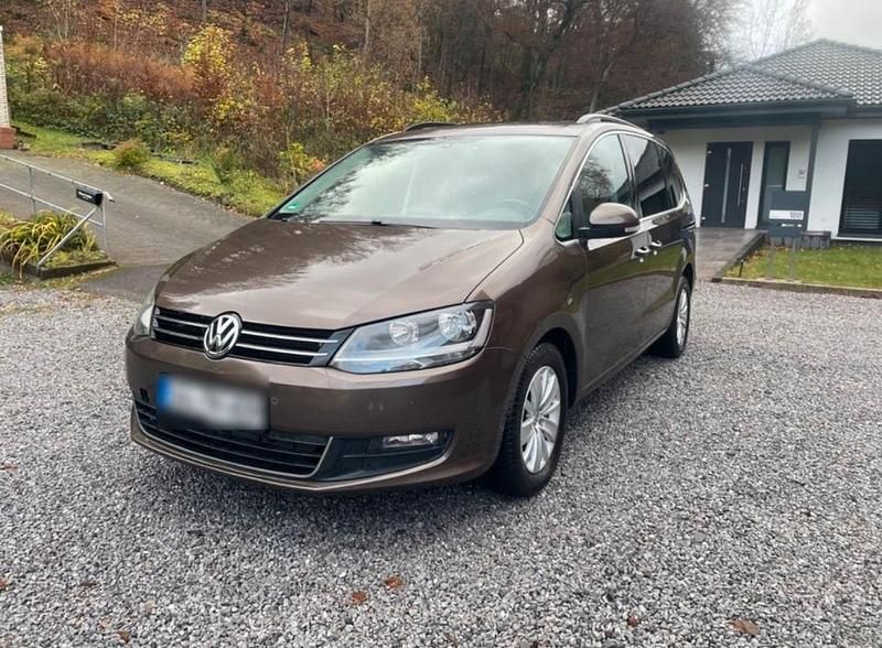 Braun Gebraucht 2010 VW Sharan Van / Kleinbus | 10.000 € (Etwas zu teuer) - Bild 1/4
