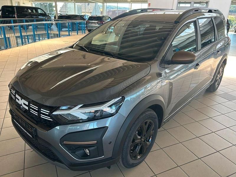 Gebraucht Dacia Jogger 101 PS (74 kW) 2025 Grau Van / Kleinbus