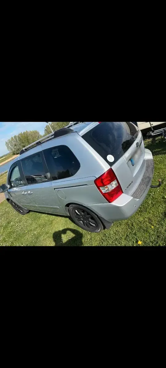 Gebraucht Kia Carnival 185 PS (136 kW) 2007 Silber Van / Kleinbus