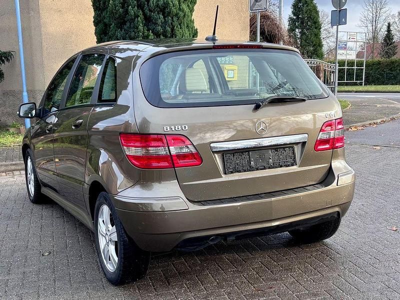 Gebraucht Mercedes B180 109 PS (80 kW) 2009 Braun Van / Kleinbus