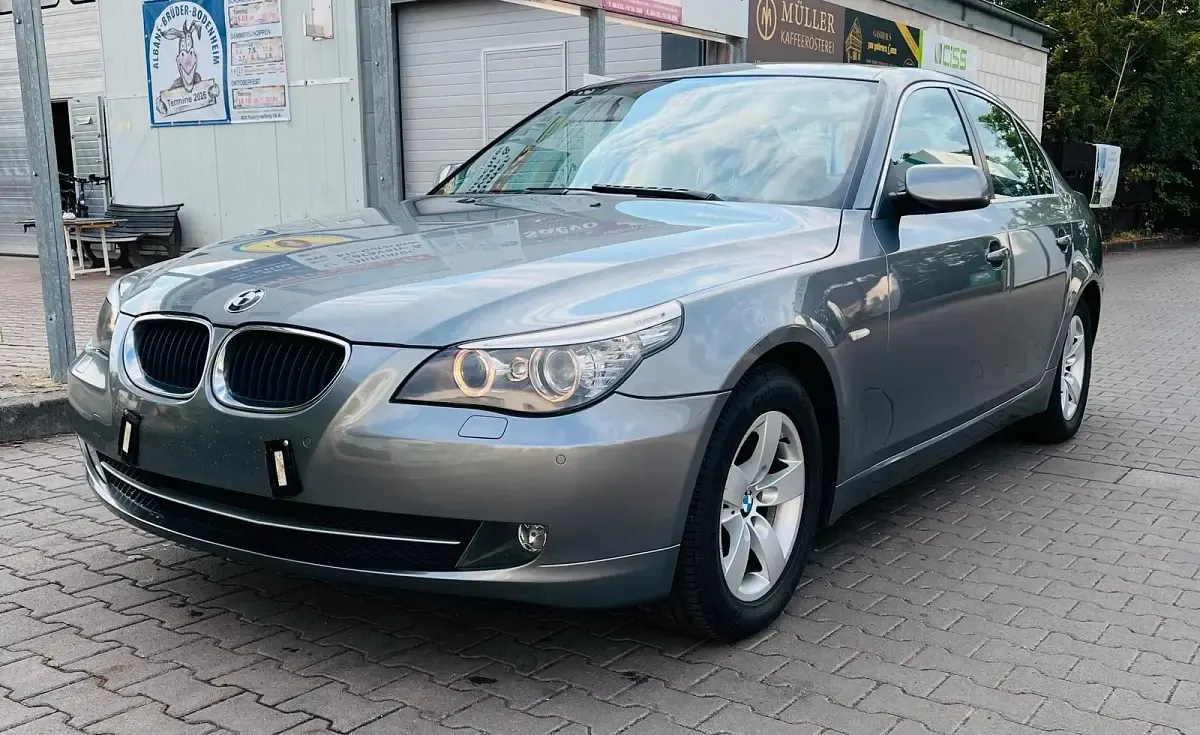 Gebraucht BMW 520 170 PS (125 kW) 2009 Grau Limousine