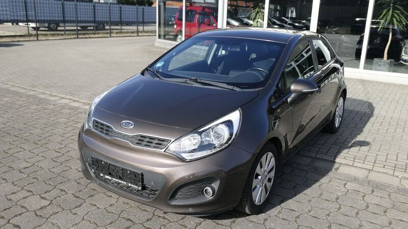 Braun Gebraucht 2011 Kia Rio 2 Limousine | 2.990 € (Fairer Preis) - Bild 1/4