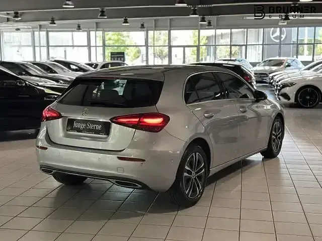Gebraucht Mercedes A180 136 PS (100 kW) 2024 Silber Limousine