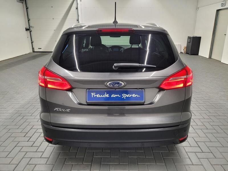 Gebraucht Ford Focus Titanium 120 PS (88 kW) 2018 Grau (grau) Kombi