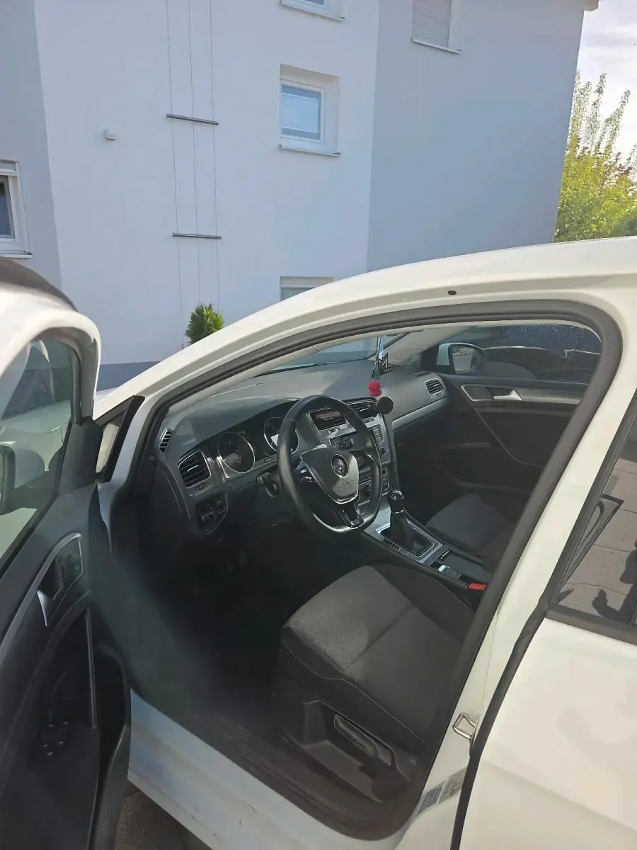 Gebraucht VW Golf VII 110 PS (80 kW) 2014 Weiß Limousine
