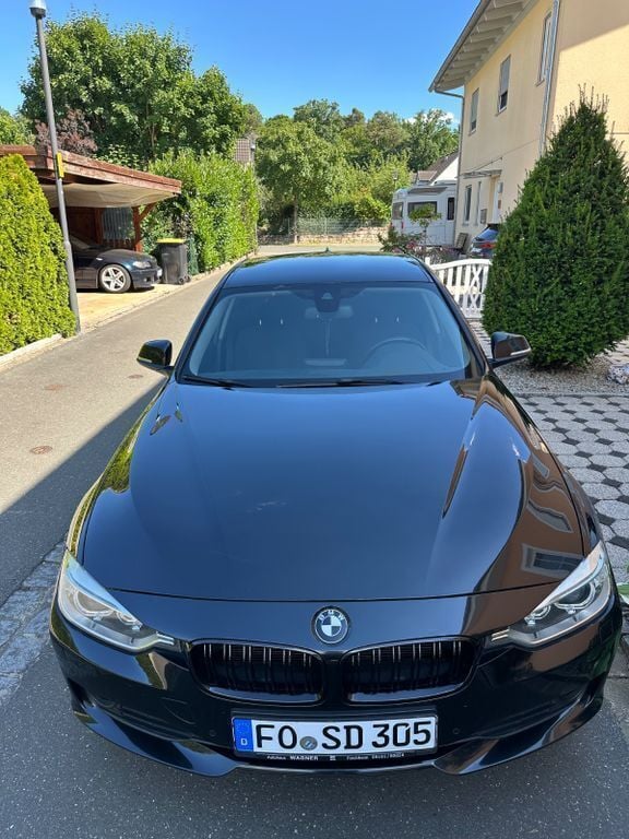 Schwarz Gebraucht 2012 BMW 320 Limousine | 9.750 € (Fairer Preis) - Bild 1/4