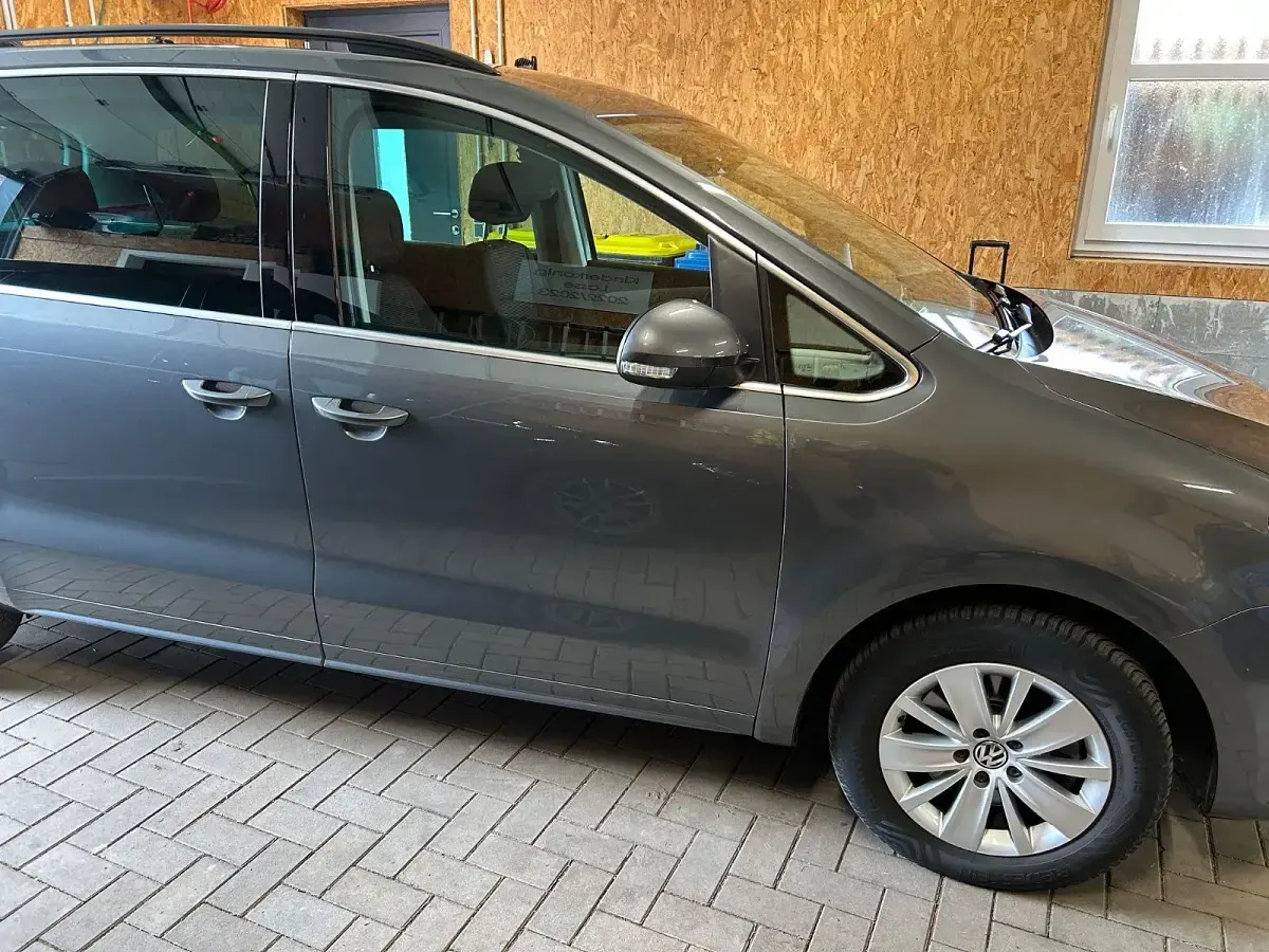 Gebraucht VW Sharan Comfortline 150 PS (110 kW) 2018 Grau Van / Kleinbus