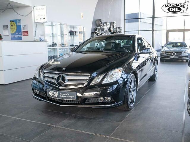 Gebraucht Mercedes E200 AMG 184 PS (135 kW) 2010 Schwarz (obsidianschwarz) Coupé