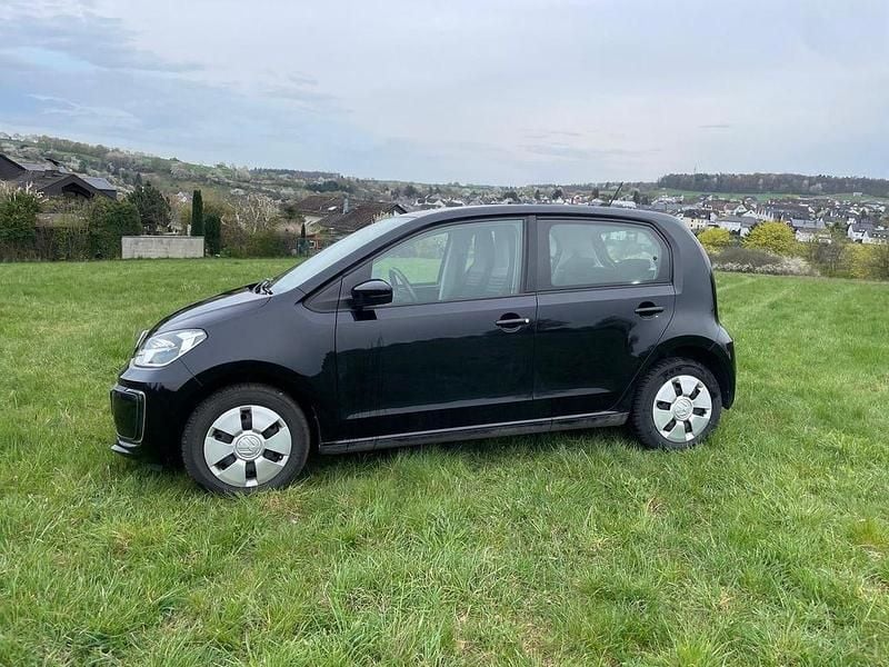 Second-hand VW e-up! 61 kW (83 CP) 2020 Negru Hatchback