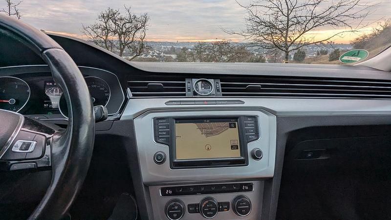 Gebraucht VW Passat Highline 150 PS (110 kW) 2015 Schwarz Kombi