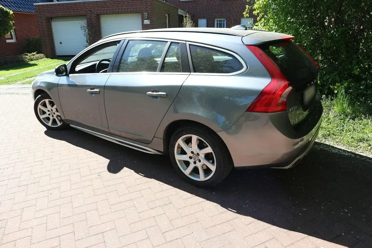 Gebraucht Volvo V60 Summum 224 PS (164 kW) 2015 Grau Kombi