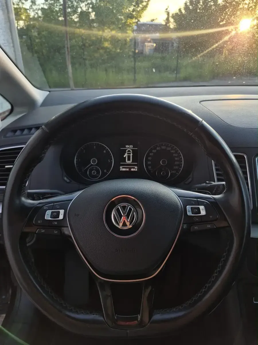Gebraucht VW Sharan Comfortline 184 PS (135 kW) 2016 Schwarz Van / Kleinbus