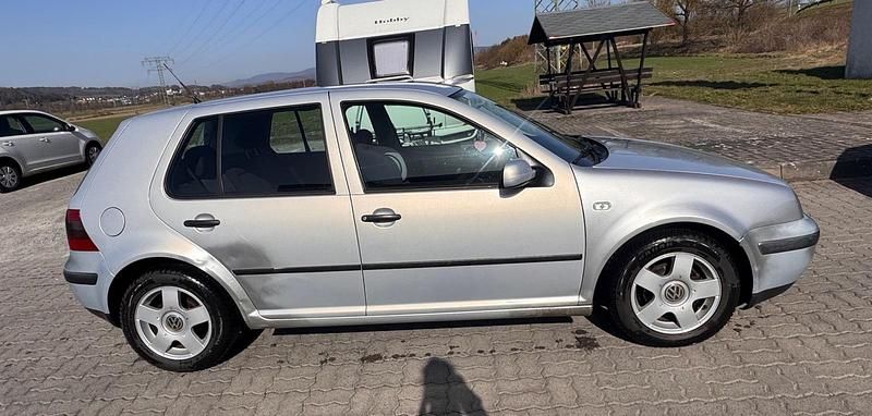 Gebraucht VW Golf IV 105 PS (77 kW) 2000 Silber Kleinwagen