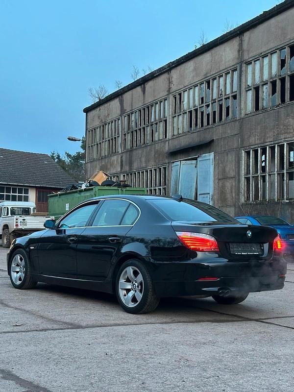 Gebraucht BMW 523 170 PS (125 kW) 2008 Schwarz Limousine